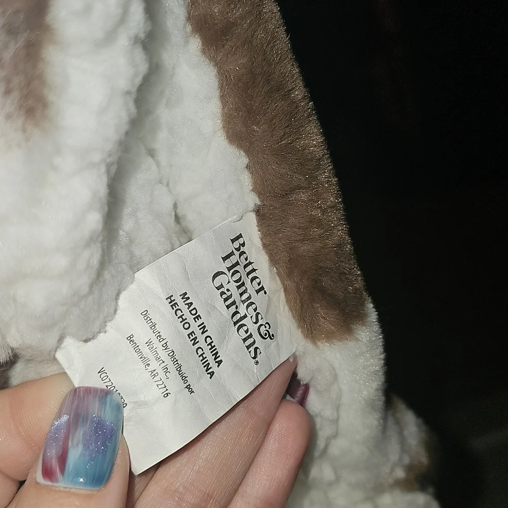 Better Homes & Gardens, Cowhide Faux Fur Throw, 50X60 Inches! Nwts!!